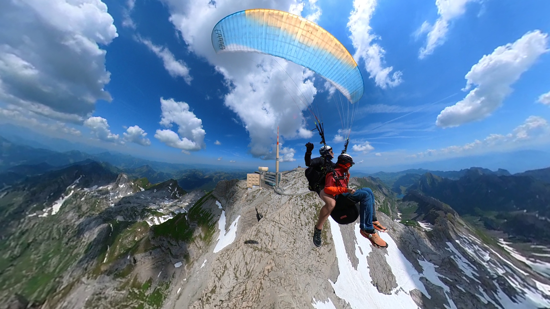 Gleitschirm Tandemflug über dem Säntis im Alpstein
